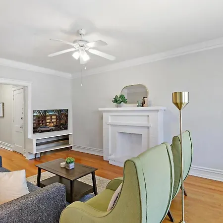 Stylish And Expansive 2br With Balcony - Buckingham 3 * Chicago