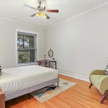 Stylish And Expansive 2br With Balcony - Buckingham 3 *