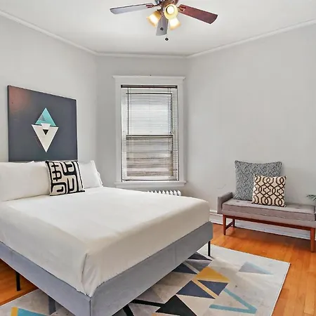 Stylish And Expansive 2br With Balcony - Buckingham 3 Apartment