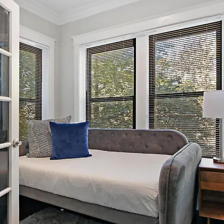 Apartment Comfy And Chic 2br Close To Shops - Sunnyside 2f Chicago