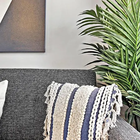 Comfy And Chic 2br Close To Shops - Sunnyside 2f *