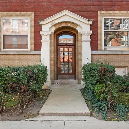 Stylish And Expansive 2br With Balcony - Buckingham 3 *