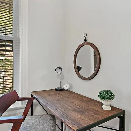 Stylish And Expansive 2br With Balcony - Buckingham 3 Apartment *