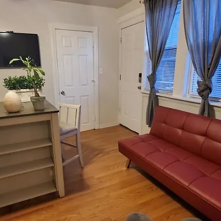 Cozy 1 Bedroom, 1 Min From Irving Park Blue Line, Free Parking Apartment *