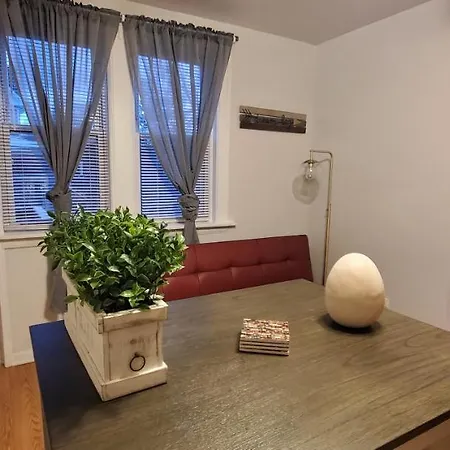 Cozy 1 Bedroom, 1 Min From Irving Park Blue Line, Free Parking Apartment *