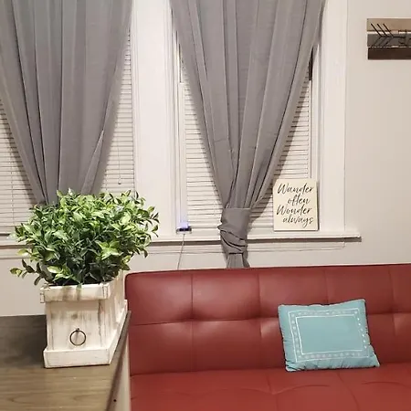 Cozy 1 Bedroom, 1 Min From Irving Park Blue Line, Free Parking Apartment