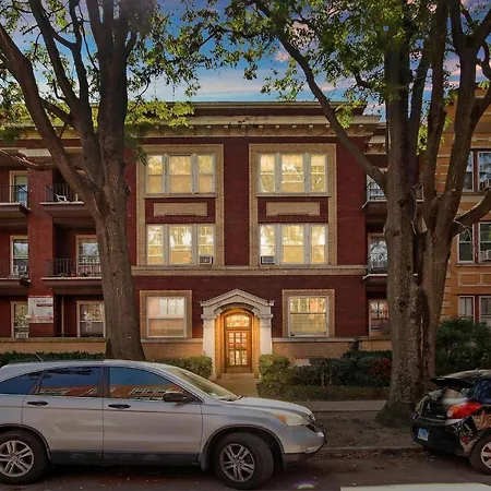 Stylish And Expansive 2br With Balcony - Buckingham 3 Apartment Chicago