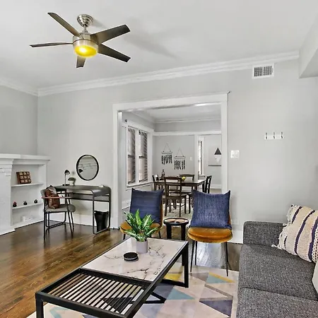 Comfy And Chic 2br Close To Shops - Sunnyside 2f Apartment *