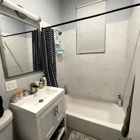 Lovely Logan Square 2-bedroom In Chicago