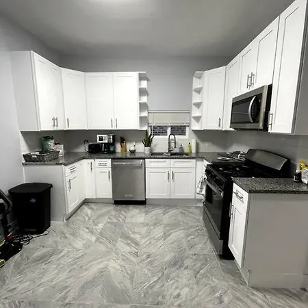 Lovely Logan Square 2-bedroom In