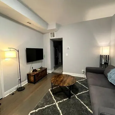 Lovely Logan Square 2-bedroom In Apartment *