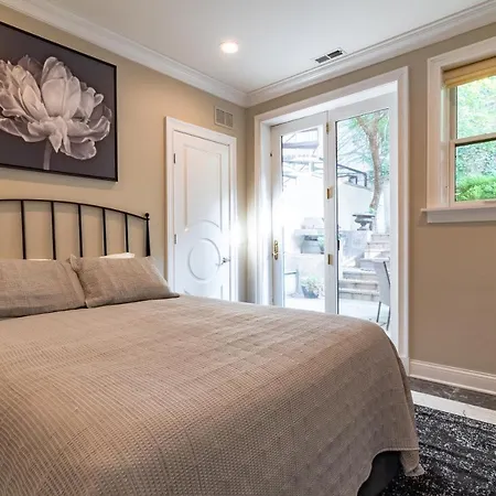 Luxurious Gold Coast 4br 4-story With Parking Sleeps 12 Guests