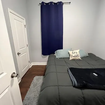 Apartment Lovely Logan Square 2-bedroom In