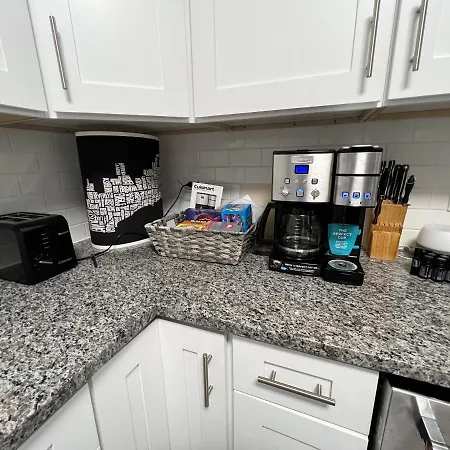 Lovely Logan Square 2-bedroom In