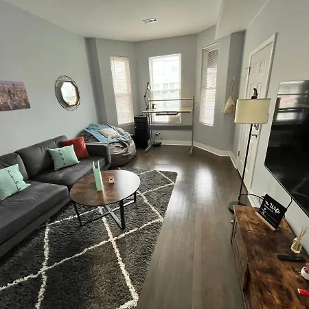 Apartment Lovely Logan Square 2-bedroom In *