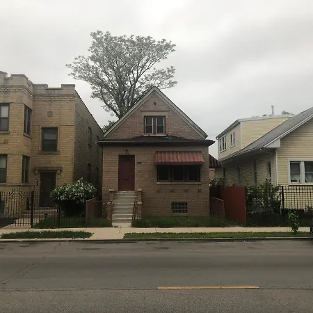 A Hidden Gem, Approx 15 Mins To Downtown Chicago! Homestay *