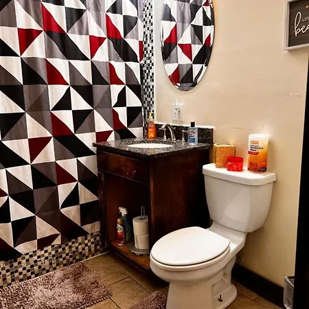 Clean, Spacious, Inexpensive Queen Br Guest house *