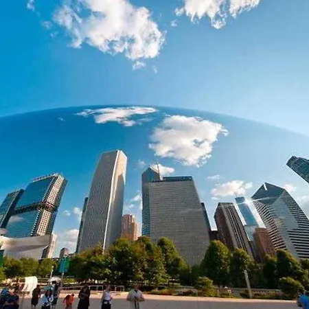Hotel Fairfield And Downtown/ Magnificent Mile