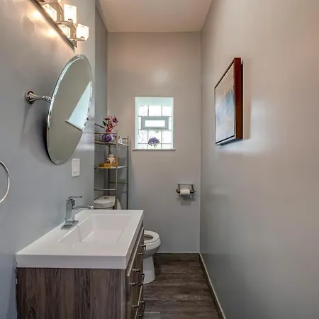 Spacious 5-br House Near Transit W Parking Holiday home *
