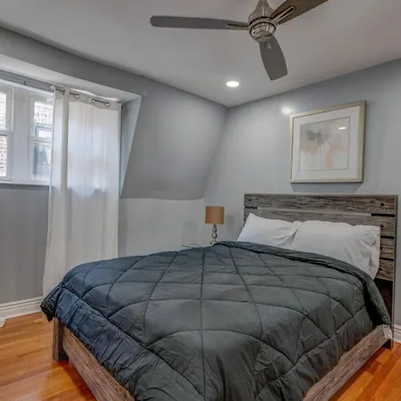Holiday home Spacious 5-br House Near Transit W Parking