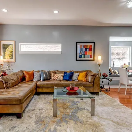 Spacious 5-br House Near Transit W Parking *