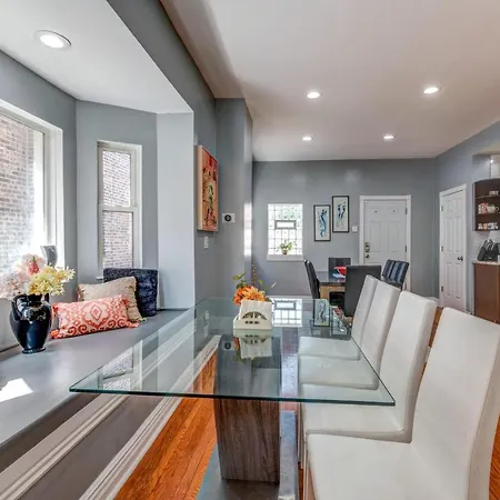 Spacious 5-br House Near Transit W Parking