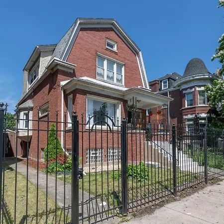 Spacious 5-br House Near Transit W Parking Holiday home *