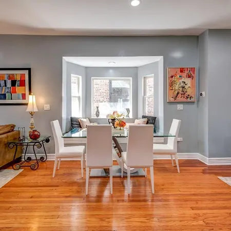 Spacious 5-br House Near Transit W Parking