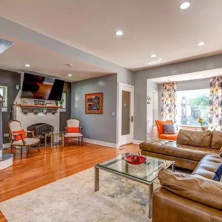 Spacious 5-br House Near Transit W Parking