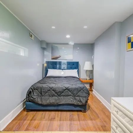 Spacious 5-br House Near Transit W Parking
