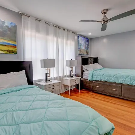 Holiday home Spacious 5-br House Near Transit W Parking *
