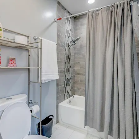 Holiday home Spacious 5-br House Near Transit W Parking Chicago