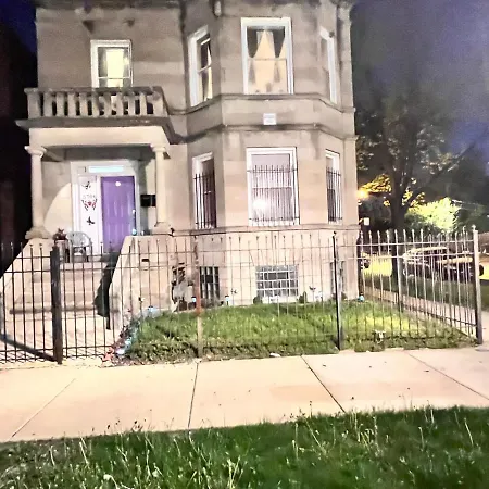 Clean, Spacious, Inexpensive Queen Br Guest house Chicago
