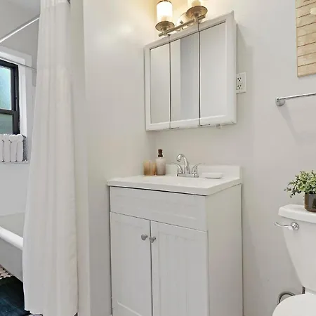 Warm & Lovely 2br Close To Dining & Shops - Touhy 1s * Chicago