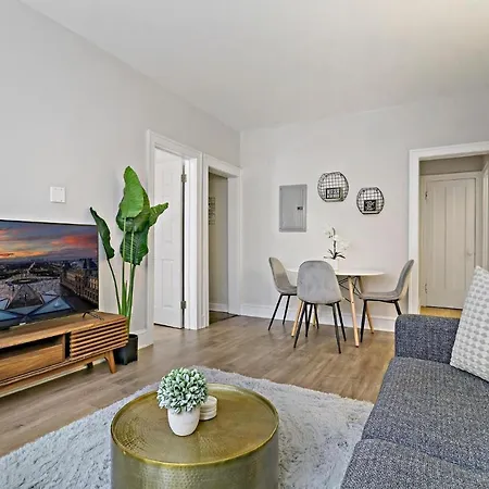 Warm & Lovely 2br Close To Dining & Shops - Touhy 1s Apartment *