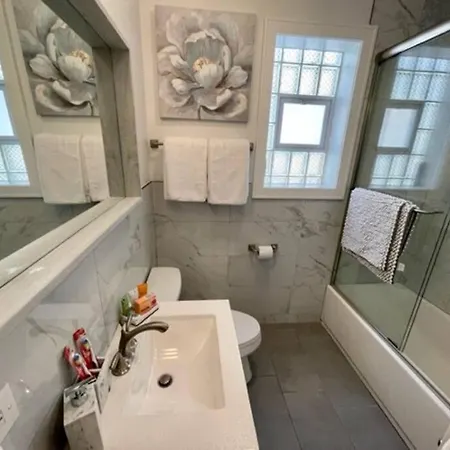 Apartment The Blue Golden Luxury Modern 3- Bedroom In *