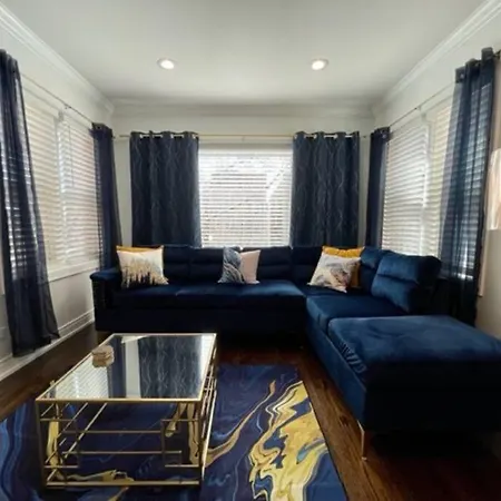 The Blue Golden Luxury Modern 3- Bedroom In Apartment