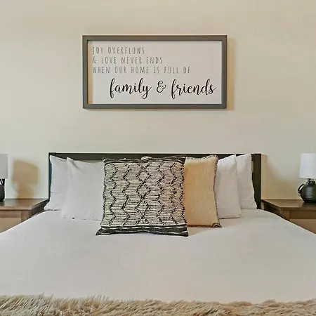 2br Alluring With Laundry - Cullom D3 Apartment *