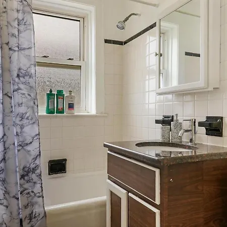 2br Alluring With Laundry - Cullom D3 Chicago