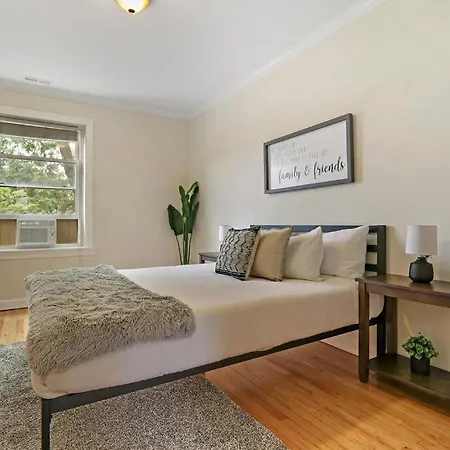 2br Alluring With Laundry - Cullom D3 *