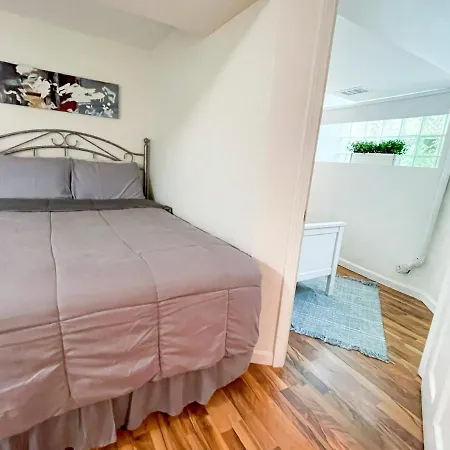Wrigley Garden Unit Apartment *