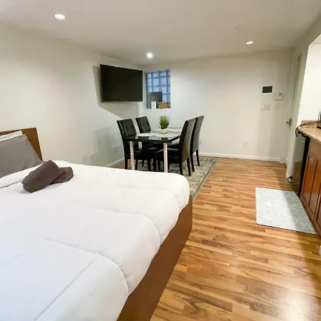 Wrigley Garden Unit Apartment Chicago