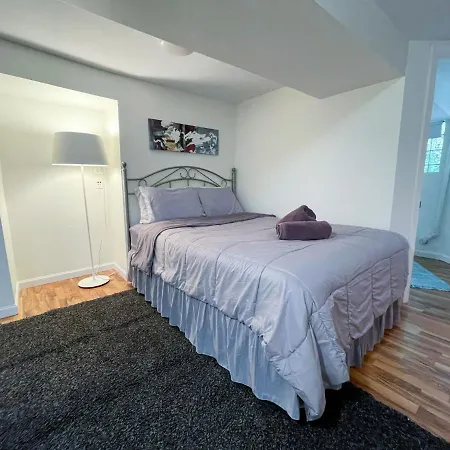 Wrigley Garden Unit Apartment Chicago