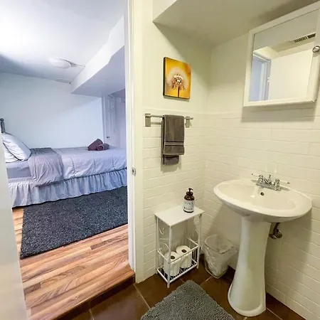 Apartment Wrigley Garden Unit *