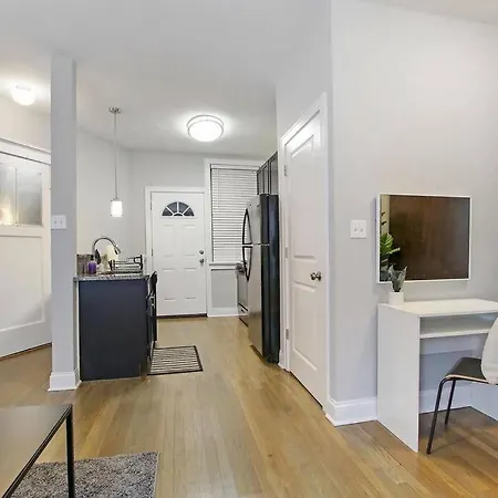 Stylish In Portage Park - Pensacola 2n Chicago
