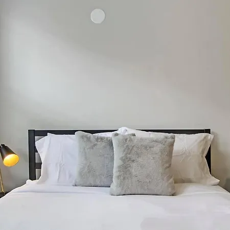 Stylish In Portage Park - Pensacola 2n Chicago
