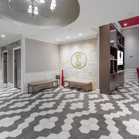 Saint Clair - Magnificent Mile 4*