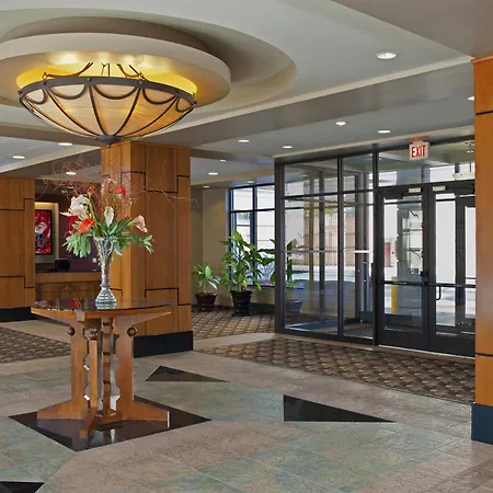 South Loop Hotel 3*