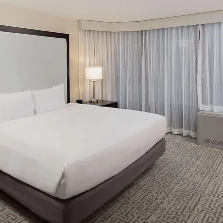 Hyatt Centric Magnificent Mile Hotel 4*
