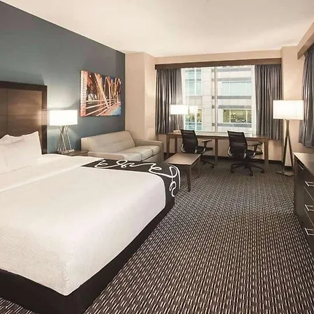 La Quinta & By Wyndham Downtown Hotel Chicago